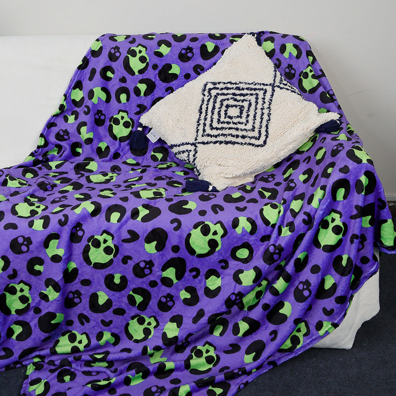 Kuscheldecke mit verspieltem Motiven von Katzen und Regenbögen Brehn