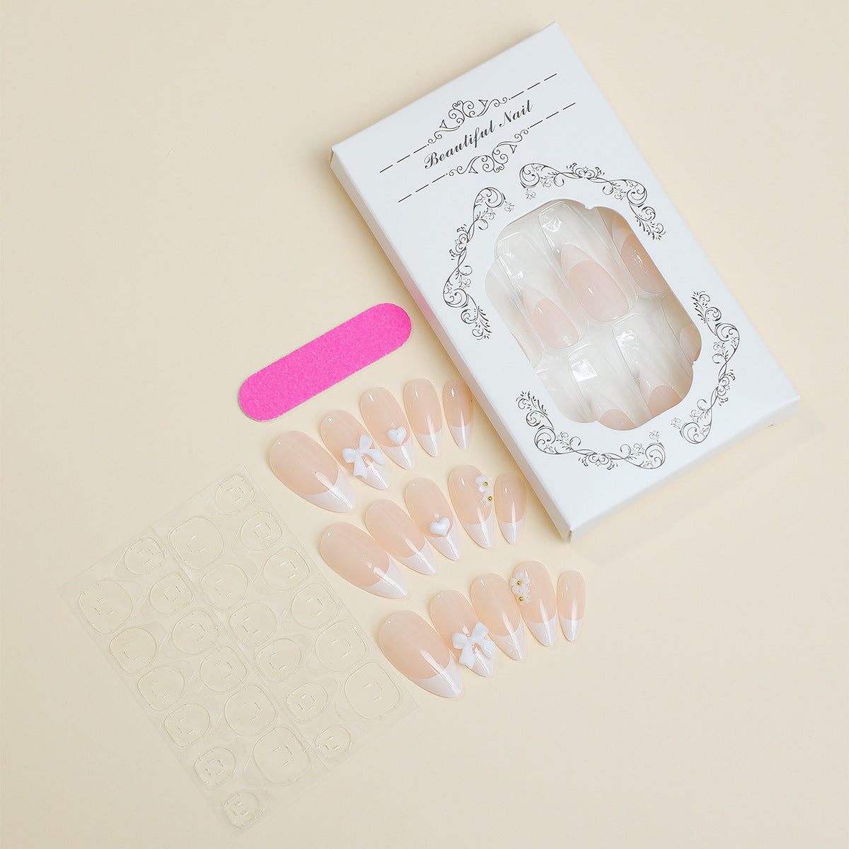 Kunstnagelset mit dekorativem French-Tip-Design Brehn