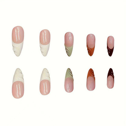 Künstlerische French Tip Press-On Nägel mit geschwungenem Design Brehn