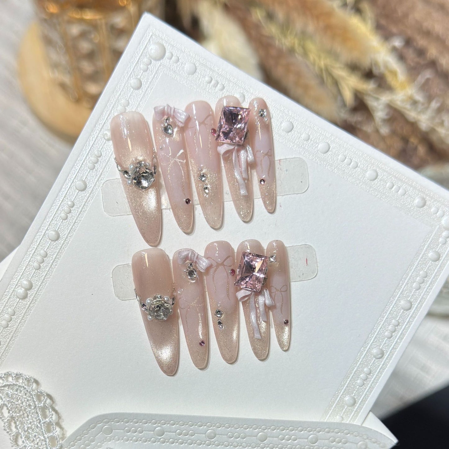 Verzierte mit Strass besetzte Stiletto-Press-On-Nägel Brehn
