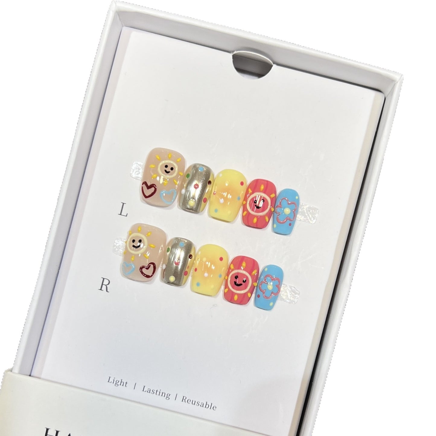 Verspieltes Press-On Nagelkunstset mit Smiley-Gesichtern und Blumenmustern Brehn
