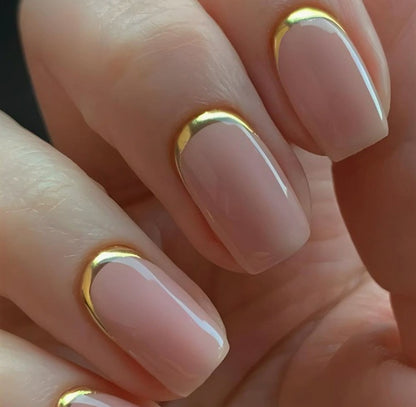 Luxuriöse goldverzierte Gel-Nagelveränderungen Brehn