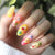 Exquisite Nagelkunst mit bunten Blumenmotiven Brehn