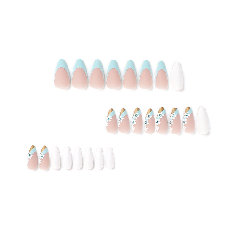 Kunstvolle Nagelverlängerungen mit eleganten Blütenmotiven Brehn