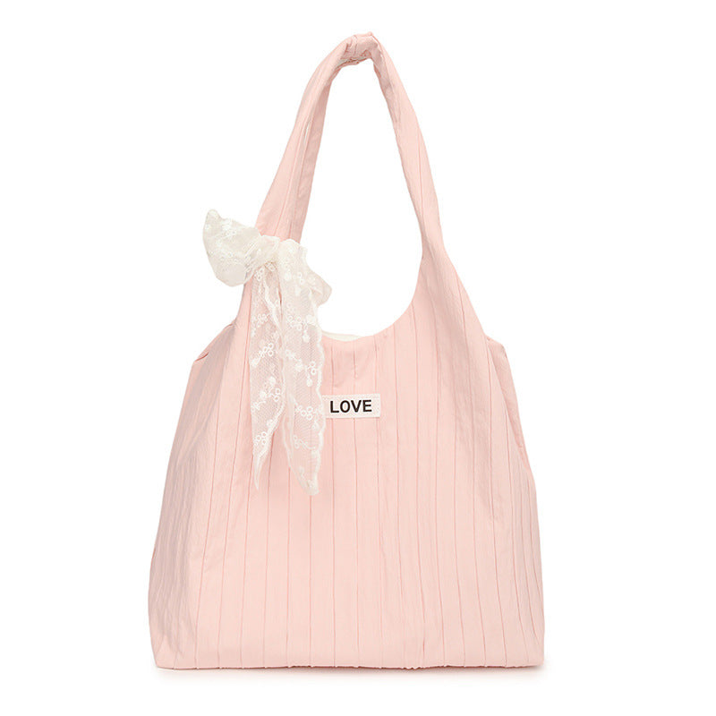 Freizeit-Tasche mit Strukturiertem Design und Verspieltem Schal Brehn