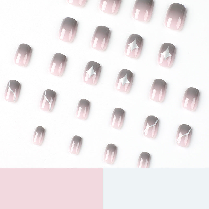 Künstliche Nagelkunst mit elegantem Ombre-Design und reizvollen Akzenten Brehn