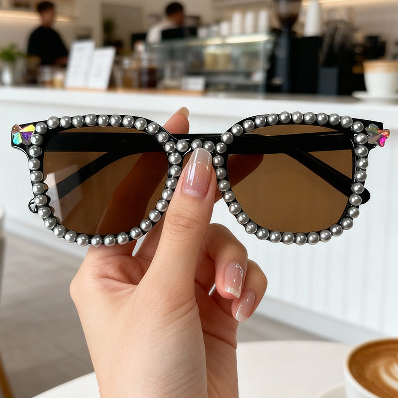 Luxuriöse mit Perlen verzierte Katzenaugen-Sonnenbrille Brehn