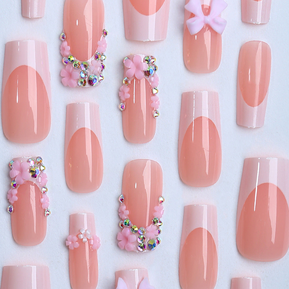 Künstliche Fingernägel mit Floralen Applikationen Brehn