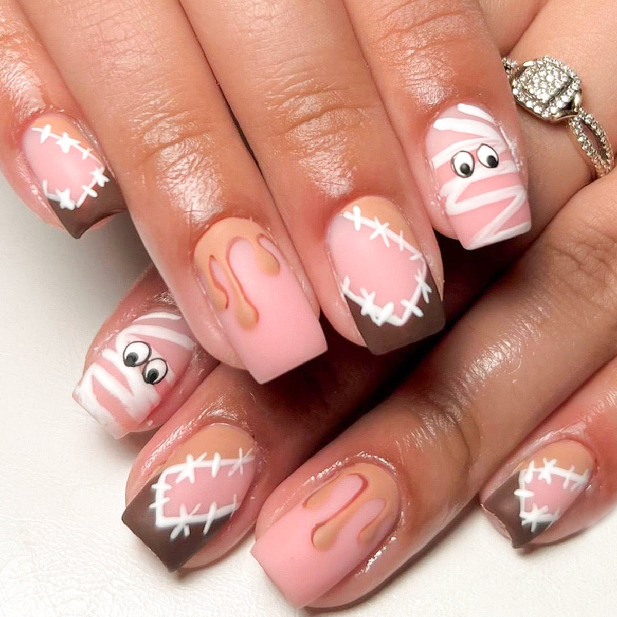 Kunstnagelset mit kreativem Halloween-Design Brehn
