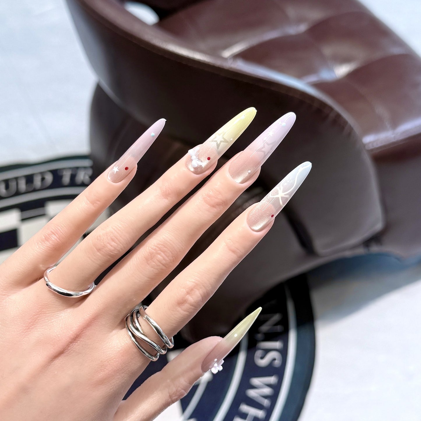 Dekorative Stiletto Nagelspitzen Brehn