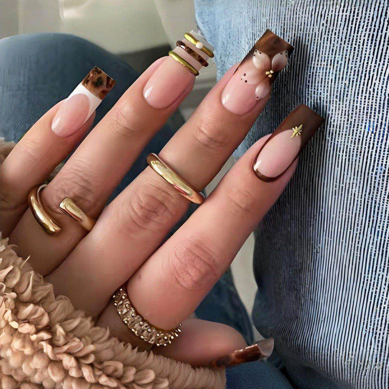 Kunstnagelset mit verschiedenen eleganten Designs Brehn