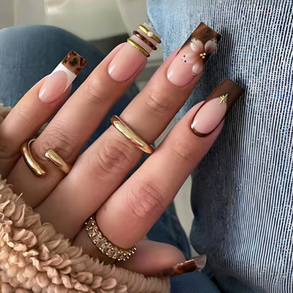 Kunstnagelset mit verschiedenen eleganten Designs Brehn