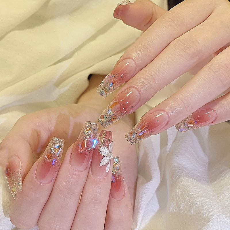 Kunstnagelset mit floralen und glitzernden Akzenten Brehn