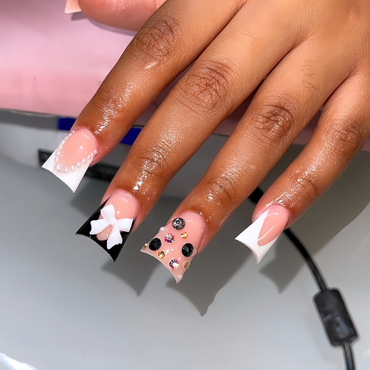 Dekoratives Press-On-Nagelset mit elegantem Design Brehn