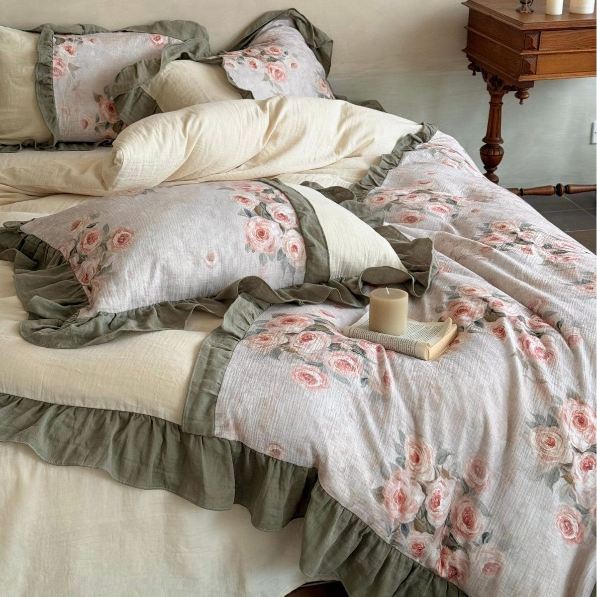 Bettwäsche-Set mit Leinenoptik, Blumenmuster und dekorativem Rüschenbesatz