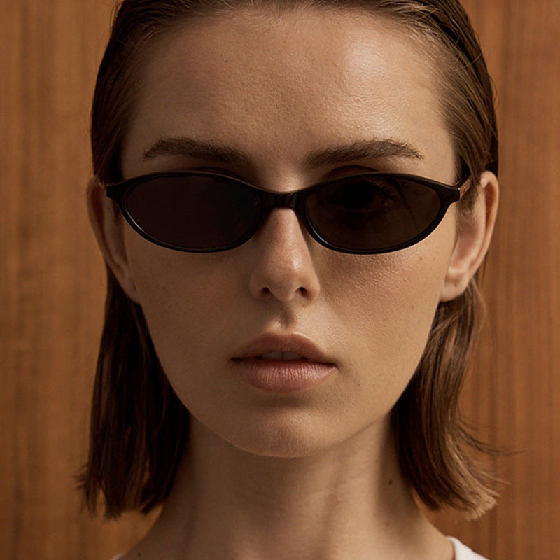 Damen modische Sonnenbrille im avantgardistischen Design Brehn