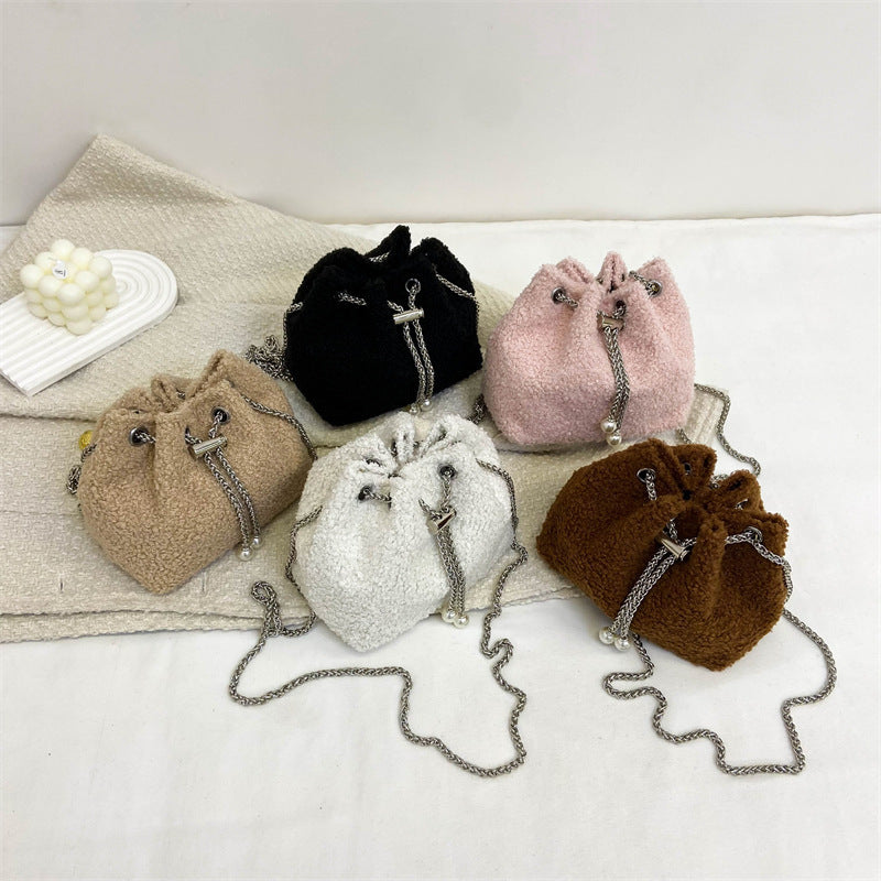 Texturierte Kordelzug-Handtasche