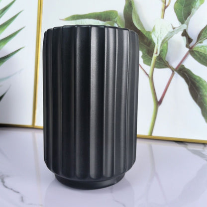 Dekorative vertikale gerippte Vase Brehn