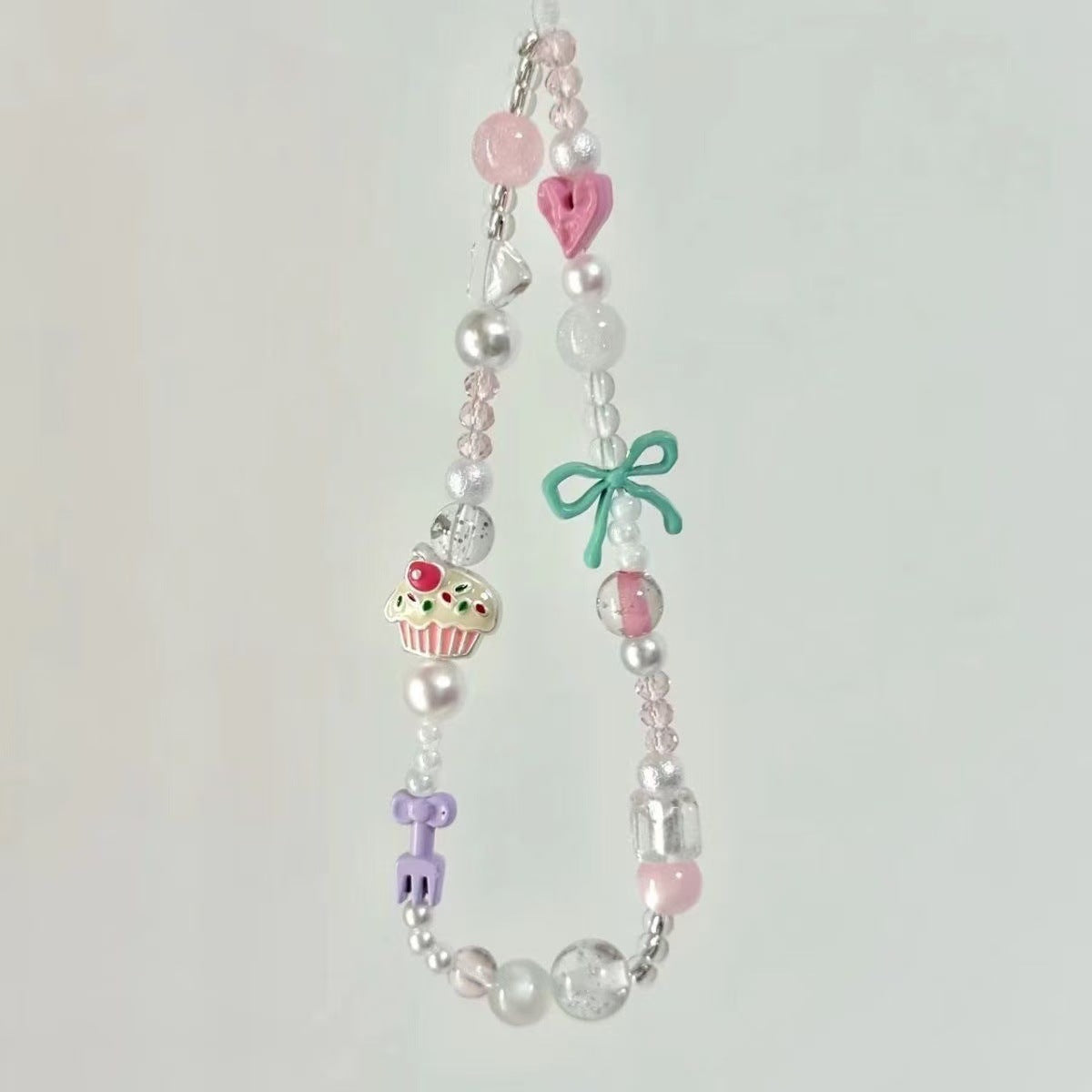 Verspielter Perlen Smartphone Charm Halter Brehn