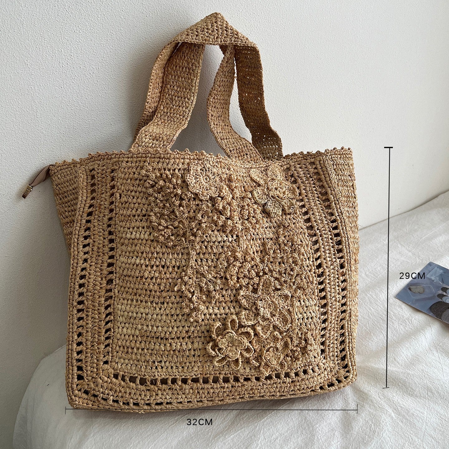 Handgefertigte Strohtasche mit Floralen Details Brehn