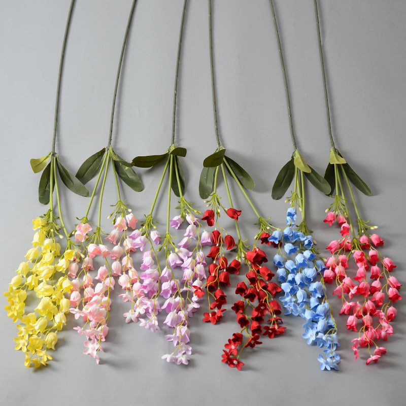 Schöne hängende Blumendekoration