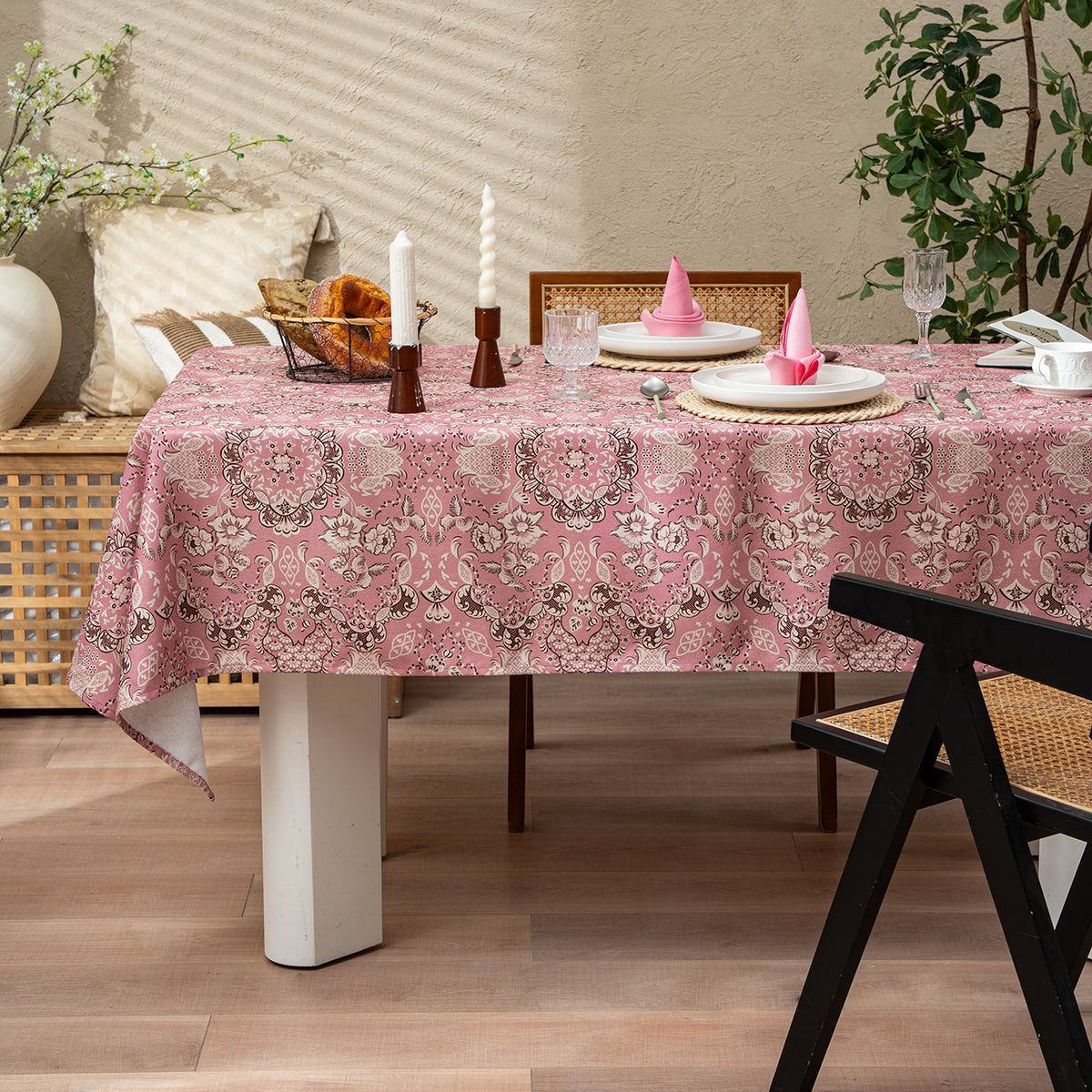 Rechteckige Tischdecke im Landhausstil aus Baumwollmischgewebe mit floralem Allover-Print Brehn