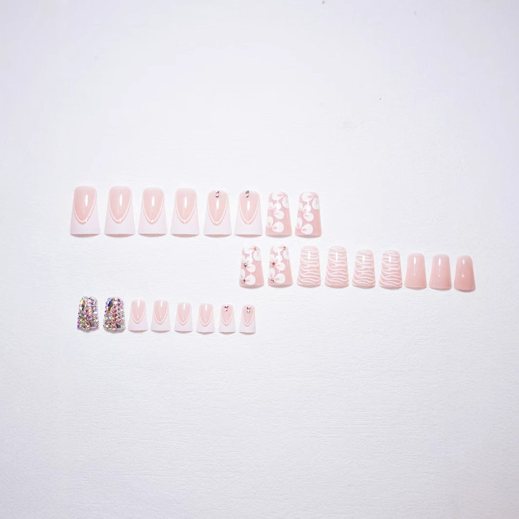 Dekoratives Press-on-Nagelkunst-Set mit Edelsteinakzenten Brehn