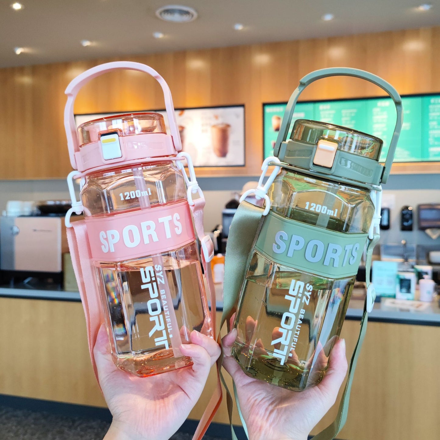 Damen Sportliche Wasserflasche mit praktischem Tragesystem Brehn
