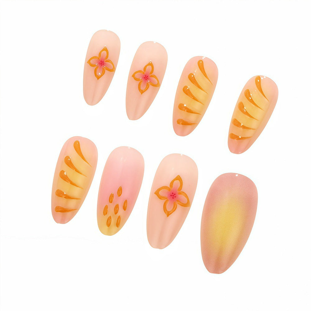 Kunstvolle Nagelspitzen mit floralen Motiven Brehn