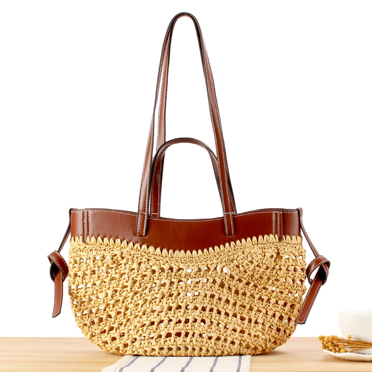 Handtasche Aus Geflochtenem Naturmaterial mit Hochwertigem Lederdetail Brehn