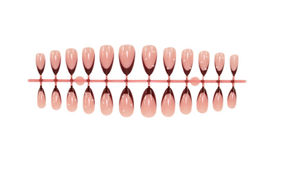 Kunstnagelset mit elegantem French-Tipp und glamourösen Akzenten Brehn