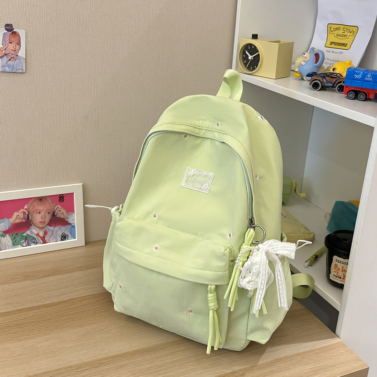 Stylischer backpack mit floralem Schmuck Brehn