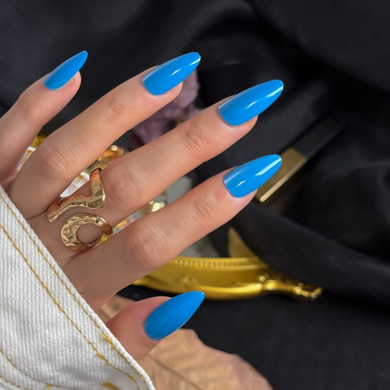 Elegante Kunstnägel mit spitzem Design Brehn
