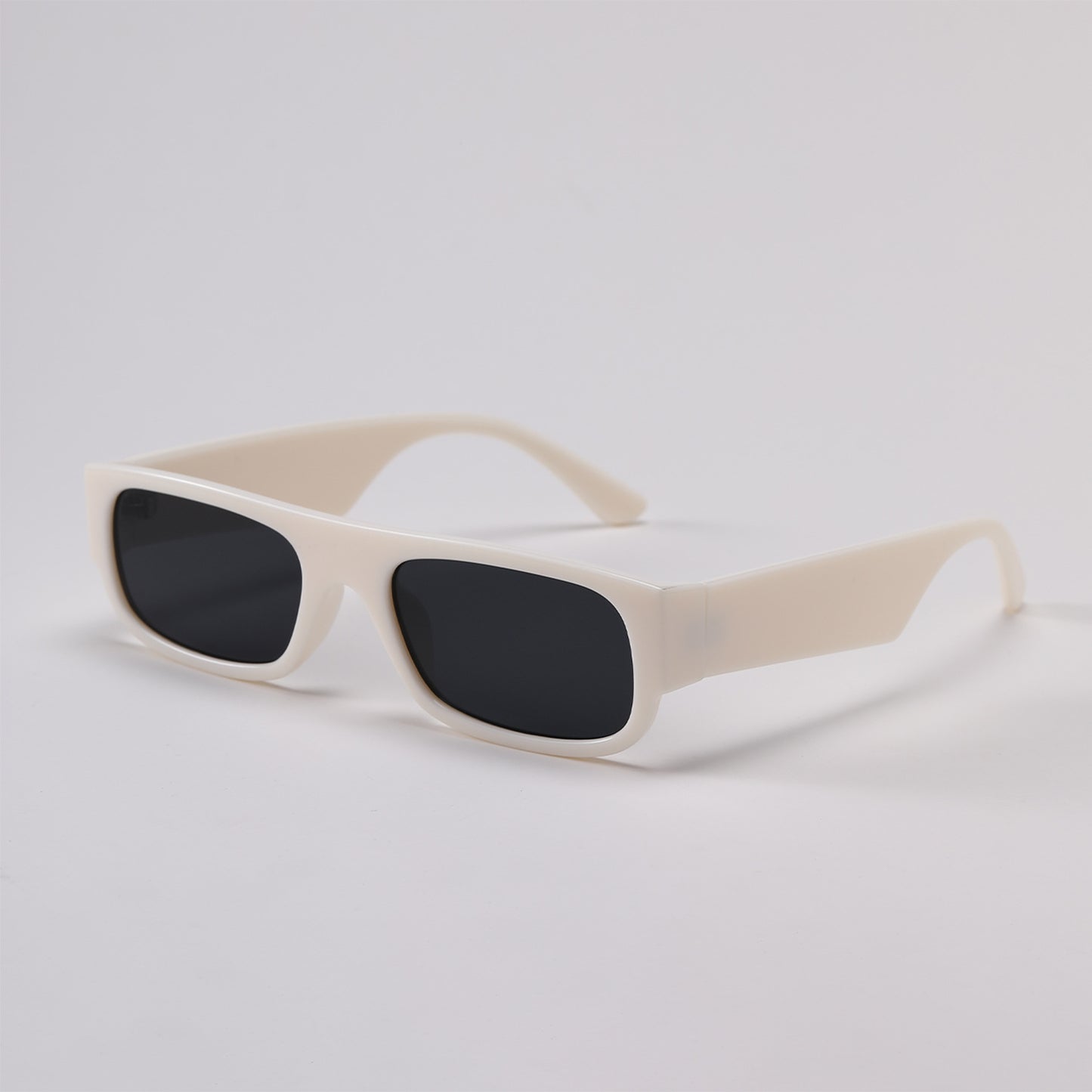 Damen stilvolle Vintage-Sonnenbrille mit transparentem Rahmen und leicht getönten Gläsern Brehn