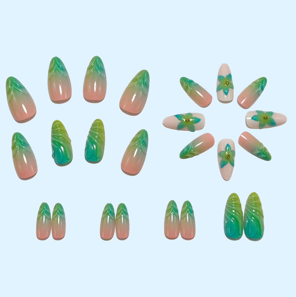 Kunstnägel mit Elegantem Blüten-Design und Farbverlauf Brehn