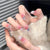 Glamouröse Nagelkunst mit Perlen und Glitzer Brehn