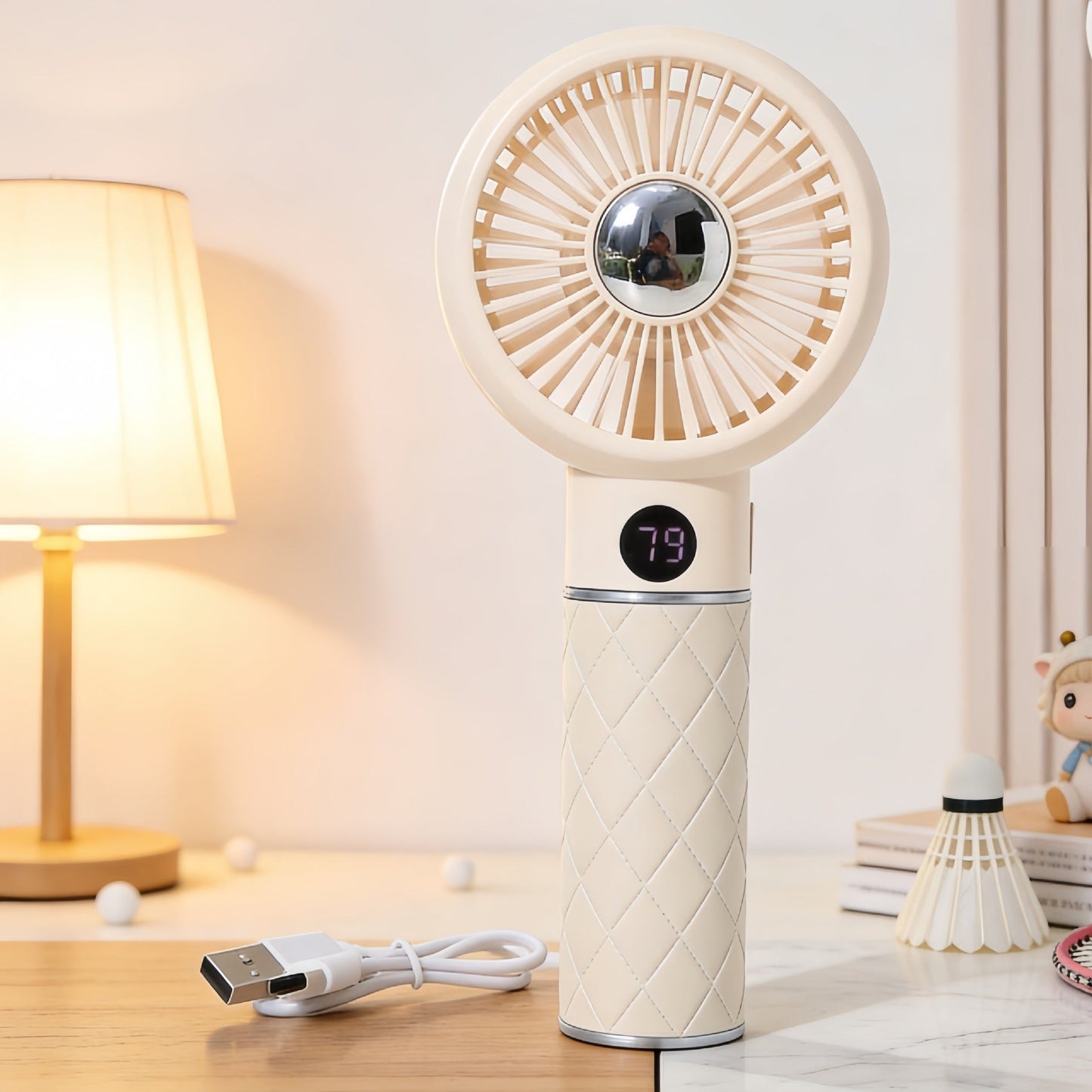 Damen tragbarer Mini-Handventilator mit digitaler Temperaturanzeige und süßem Bären-Design Brehn