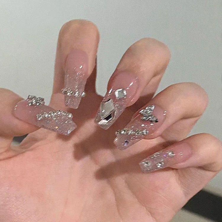 Glamouröse mit Strass verzierte Press-On Nägel Brehn