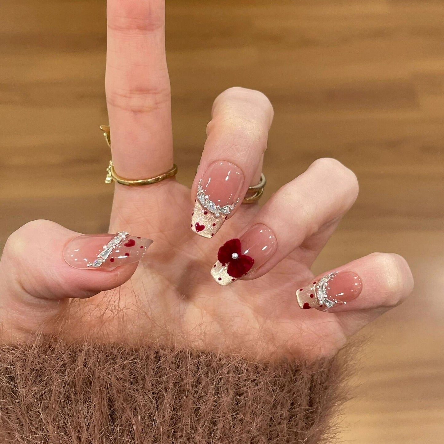 Kreative Kunstnägel mit Blumen- und Fruchtmotiven Brehn