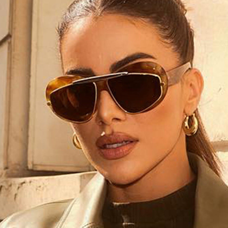 Damen futuristische Sonnenbrille mit elegantem Rahmen Brehn