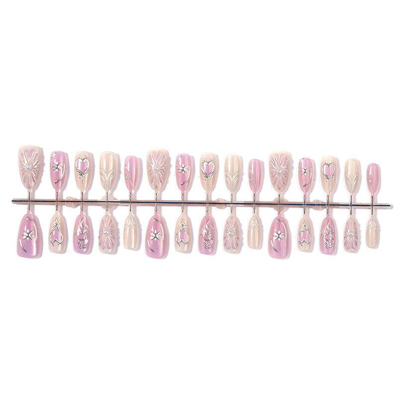 Dekorativer Press-On Nagelkunst Set mit floralen Akzenten Brehn