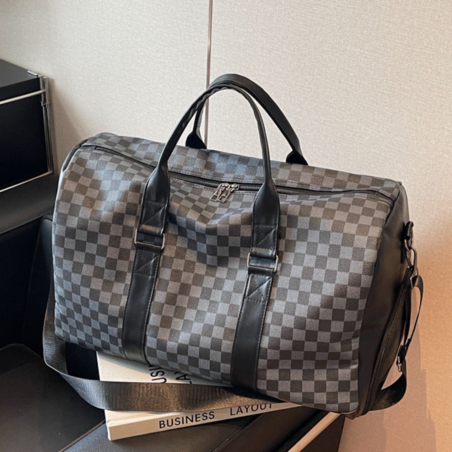 Elegante Reisetasche mit Robusten Tragegriffen und Praktischer Innenaufteilung Brehn