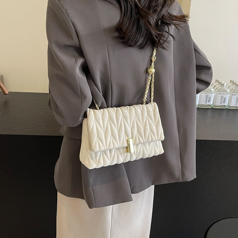 Gequiltete Handtasche mit Kettenriemen Brehn