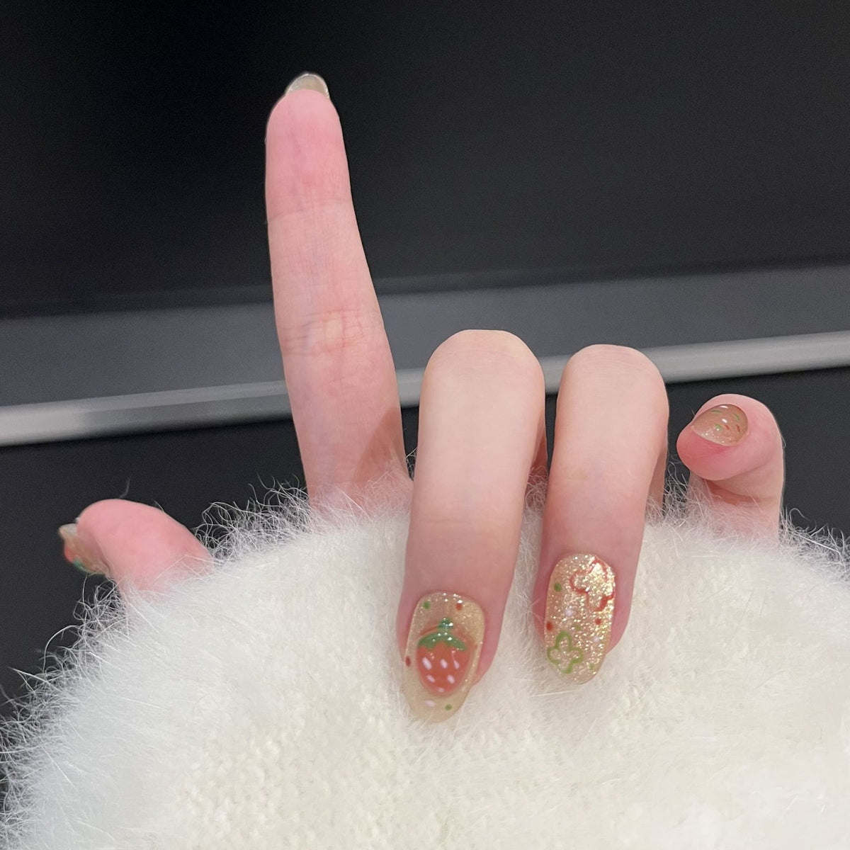 Künstlerisches Erdbeer-Themen-Press-On-Nagelset Brehn