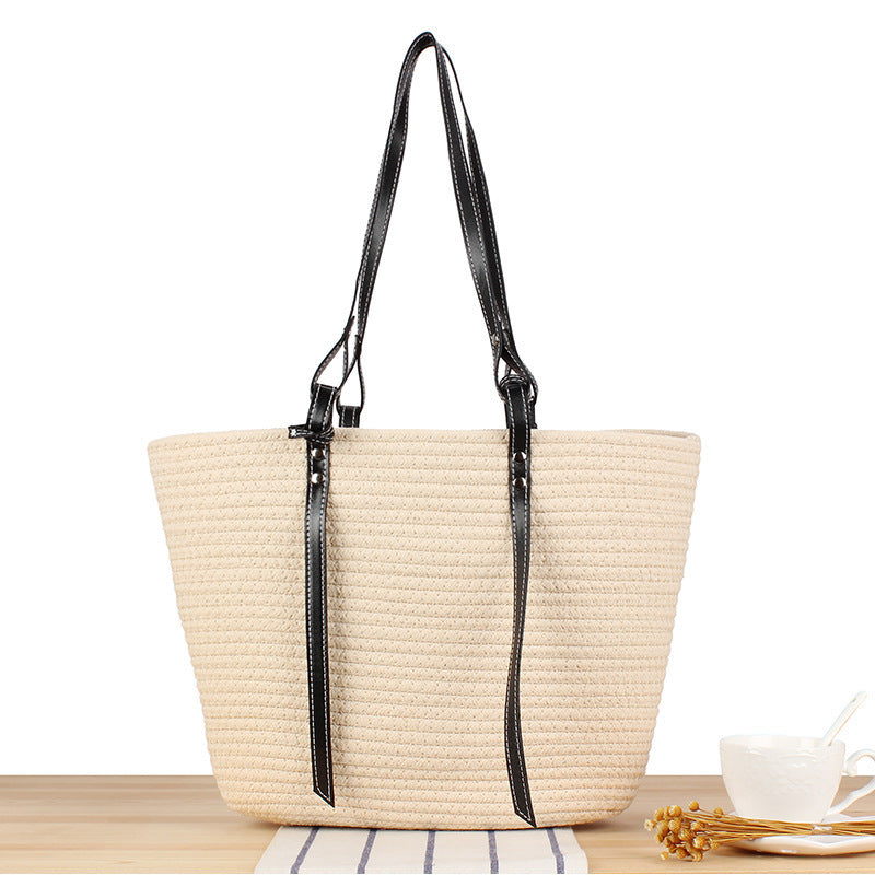 Elegante Strandtasche Aus Geflochtenem Naturmaterial mit Stilvollen Lederakzenten Brehn