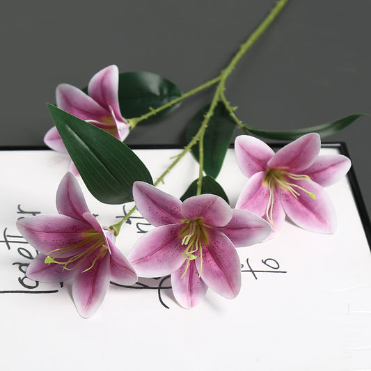 Realistischer synthetischer Lilienstamm