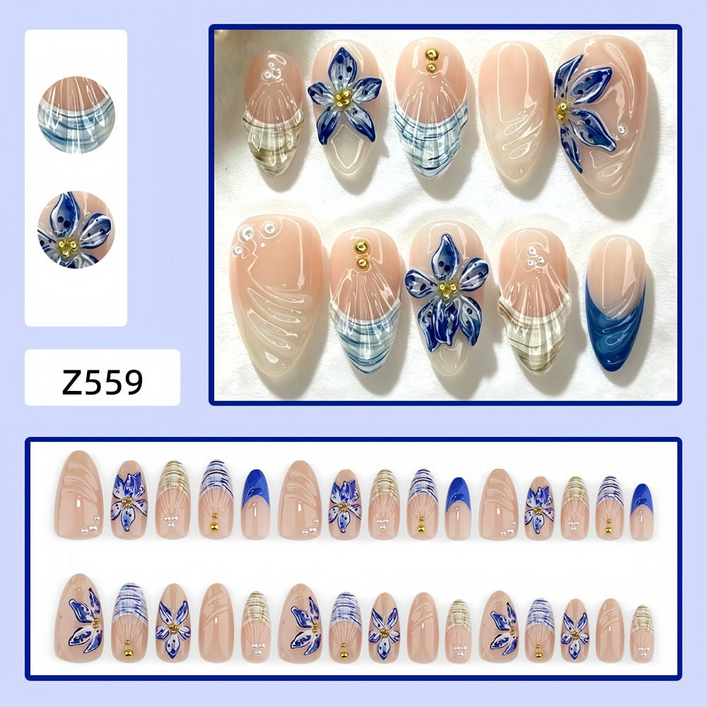 Kunstnägel mit Stilvollen 3D-Blumen-Motiven Brehn