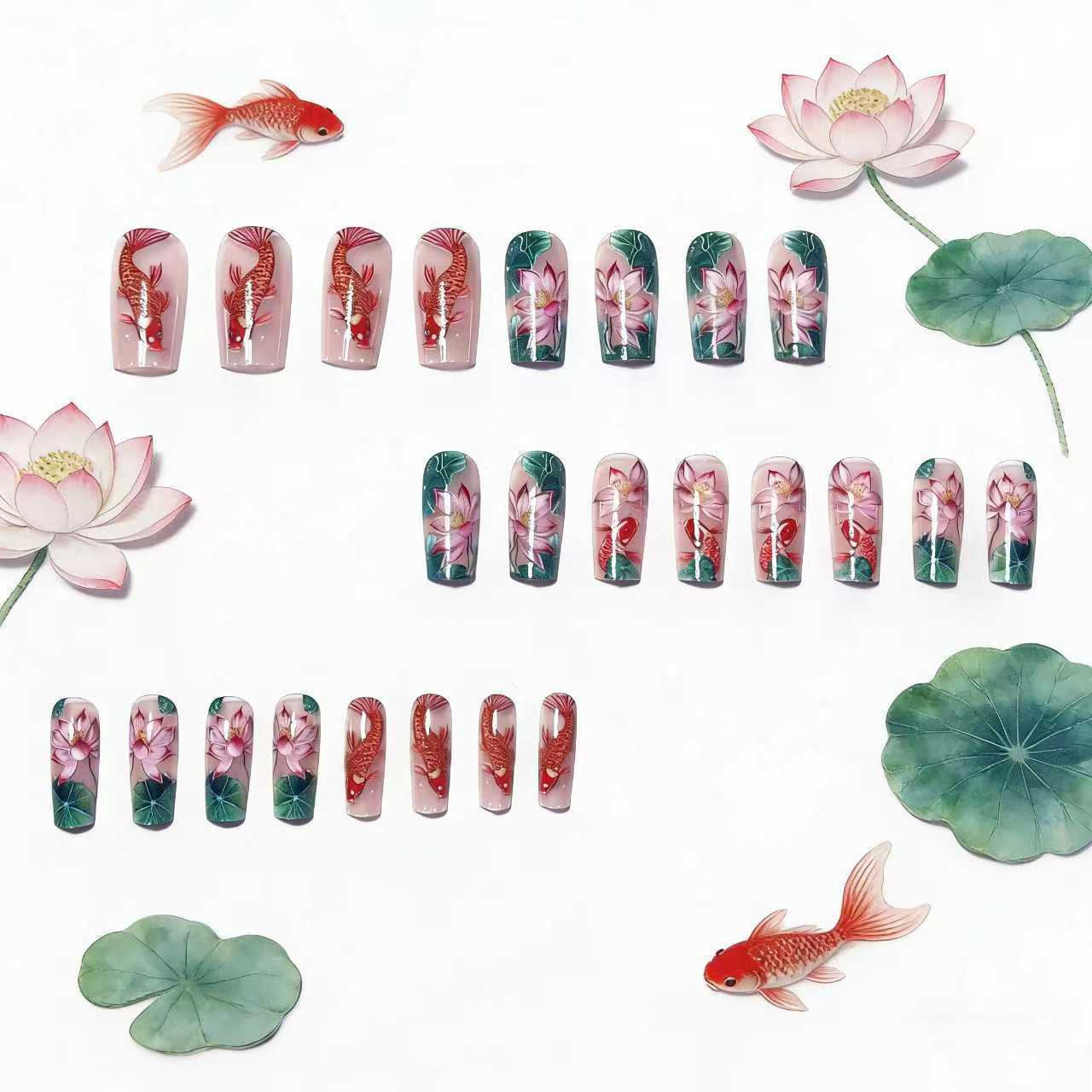 Kunstnägel mit Floralen Lotusselementen und Koi-Muster Brehn