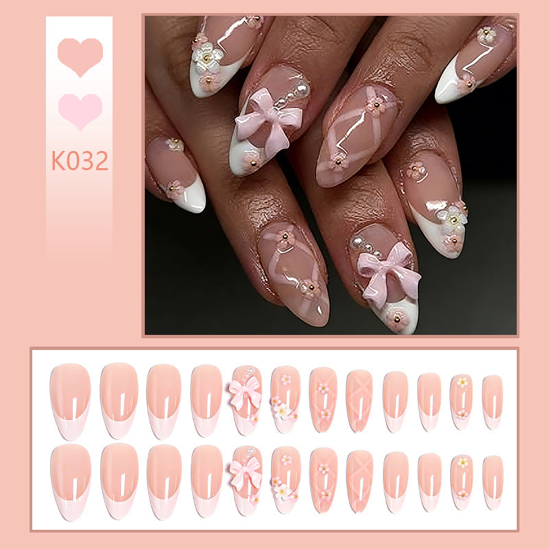 Kunstvolle Nagelspitzen mit Schleifen und Blumendekoren Brehn