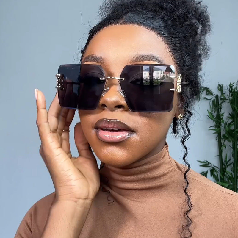 Damen modische Sonnenbrille mit außergewöhnlichem Design und goldenen Akzenten Brehn